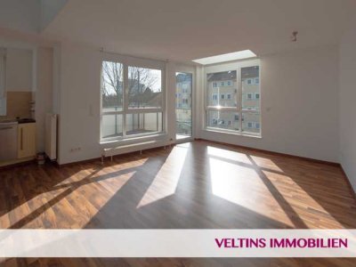 Eschersheim:  Moderne, sehr helle 4,5-Zimmer-Maisonette mit Lift und Parkplatz in sehr ruhiger Lage