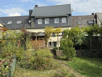 Großzügiges, teilrenoviertes Wohnhaus mit FeWo in Manderscheid