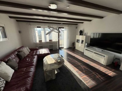 SEHR GEPFLEGTE UND HELLE 2,5-ZIMMER-WOHUNG MIT BALKON UND CARPORT IN GEFRAGTER WOHNLAGE VON ILLINGEN