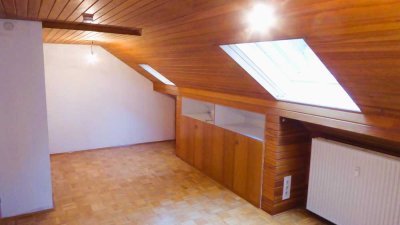 Gemütliche 2-Zimmer-Dachgeschosswohnung mit Einbauküche in ruhiger, zentraler Lage