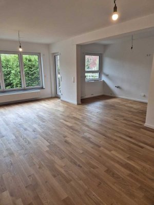 Freie, top renovierte Erdgeschosswohnung + Gartenteil