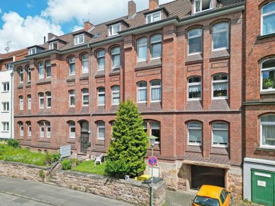 Sehr großzügige 4-Zimmer-Wohnung in charmantem Altbau unterhalb des Weinbergs