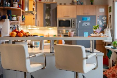 Wohnen über den Dächern Freiburgs – Dachgeschosswohnung im ruhigen Hinterhaus