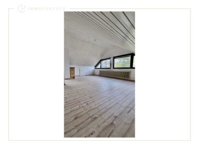 Helle 2-Zimmer-Dachgeschosswohnung mit Einbauküche in ruhiger Lage