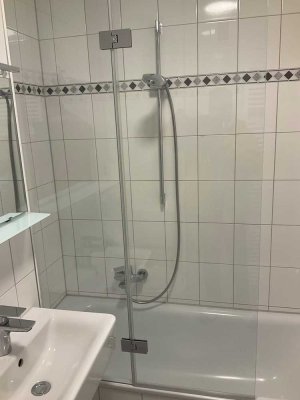 Ottobrunn – sanierte 2,5 Zi.-DG Wohnung (ca. 72,5 m²) im 7. OG mit Balkon, Aufzug & Keller