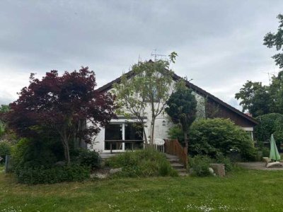 Exklusive Unternehmer-Villa mit Einliegerwohnung, großem Grundstück & XXL-Garage in Laupheim