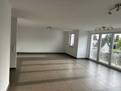 US-Army: 4-room-city-aparment // Luxuriöse 4-Zimmer-Wohnung mit Balkon/EBK im Zentrum Sindelfingens