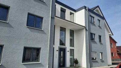 Exklusive, neuwertige 3-Raum-DG-Wohnung mit gehobener Innenausstattung mit EBK in Kahl am Main