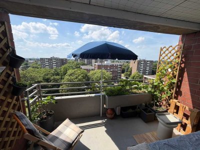 Über den Wolken! Modernisierte 2-Raum Wohnung