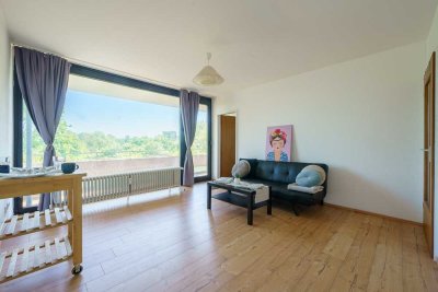 Helle teilmöbilierte 1-Zimmer-Wohnung mit großem Balkon