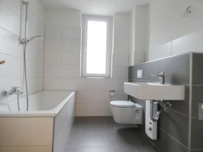 ** Modernisierte 2-Zi-Wohnung mit Wohnküche und Loggia in beliebter Lage von Essen-Frohnhausen **