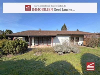 Ottersweier, Bungalow auf großem Grundstück mit Hof, Garten und zwei Garagen!
