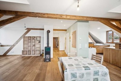 Wunderschön Sanierte Dachgeschosswohnung in TOP Lage!