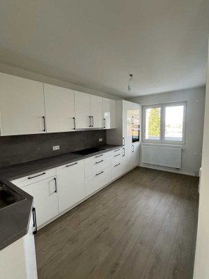 Erstbezug nach Sanierung mit EBK und Balkon: attraktive 3-Zimmer-Wohnung in Grenzach-Wyhlen