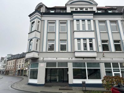 Altbau 4 Zimmer Wohnung in der Innenstadt!