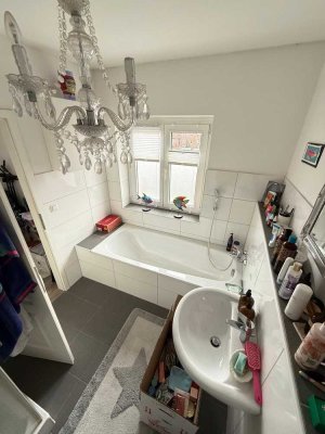 Roter Klinker - White Living: Designer-Maisonette mit Haus-Charakter