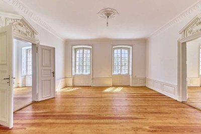 ++ Einzigartige & repräsentative 6 ZK 2BDachterrasse im 2.OG in historischem Anwesen LD-Zentrum ! ++