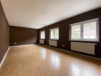 Elmstein - 2 ZKB, Tageslichtbad mit Duschwanne, Einbauküche