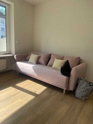 Zentral gelegene möblierte 1-Zimmer-Wohnung mit EBK und Balkon Nähe Münchner Freiheit, München