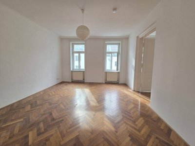 Großzügige und ruhige Altbauwohnung in hoher Stockwerkslage