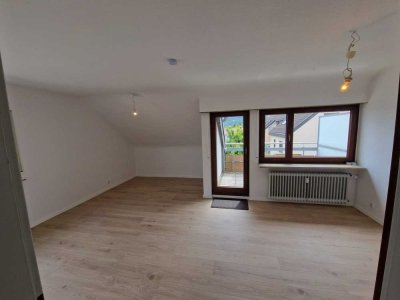 Komplett sanierte 2-Zimmer-Wohnung mit Balkon und Stellplatz