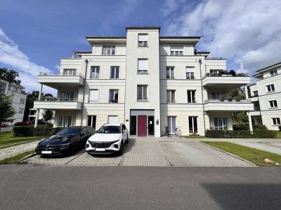 Besichtigung am 27.08. - 3-Zi.-DG-Wohnung mit Dachterrasse, EBK, Fußbodenheizung & elektr. Rollläden
