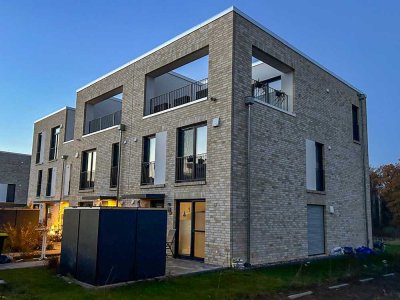Moderne Stadtvilla aus 2023  | Garten mit Fernblick auf Wald und Wiesen