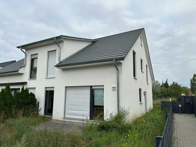 Voll-Möblierte DHH - 4 Schlafzi. - riesiges Grundstück - FB Heizung - Wärmepumpe