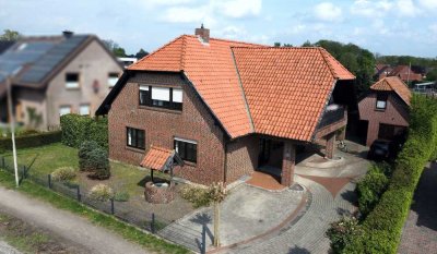 *In der Nähe des Offlumer Sees*
Wertiges Zweifamilienhaus
mit Vollkeller in
Neuenkirchen