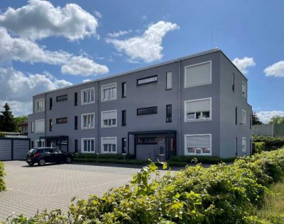 ***Moderne Erdgeschosswohnung mit Einbauküche, Terrasse und Garten***