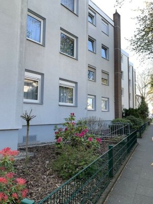 Helle 3-Zimmer-Wohnung mit Balkon an ruhiges kinderloses Ehepaar