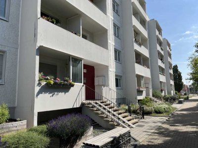 Stadtrandlage zu Nietleben! - 3-Raum-Wohnung mit Balkon