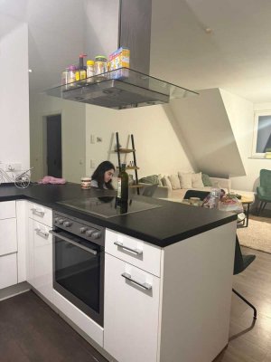 Attraktive 3-Zimmer Dachgeschosswohnung mit Balkon in Groß-Zimmern