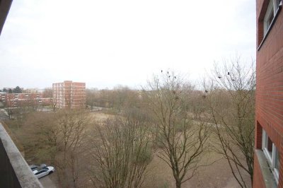 Moderne 4 Zimmerwohnung mit Einbauküche, Balkon