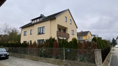 Freundliche und gepflegte 3,5-Zimmer-Dachgeschosswohnung in Neutraubling