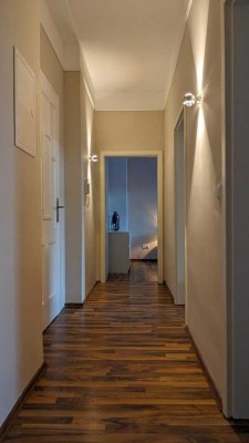 Flexibel nutzbare Hochparterre-Wohnung mit Einbauküche direkt bei Mercedes & Roche