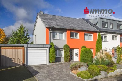 Teutsiedlung!
Aufwendig saniertes Zweifamilienhaus mit fünf Garagen und Südgarten