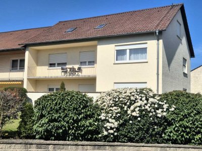 Käuferprovisionsfrei! Großzügige Eigentumswohnung mit Loggia, Einbauküche und Einzelgarage!