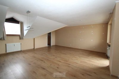Helle 1-Zimmer-Wohnung mit Südbalkon, Küche, Aufzug & Tiefgarage