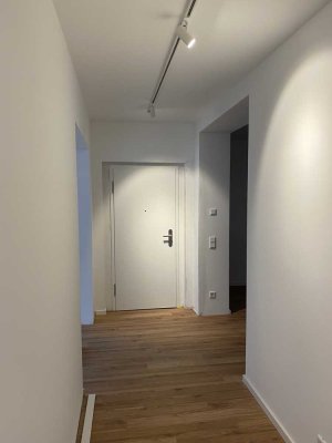 Helle und großzügige Erdgeschosswohnung mit Terrasse und Gartenteil zur privaten Mitnutzung