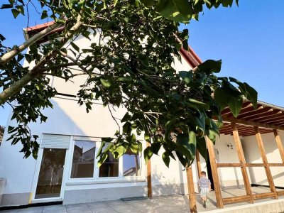 Exklusive 6-Zimmer- und 190 qm Gartenwohnung mit 2 Terrassen – Wohnen wie im eigenen Haus