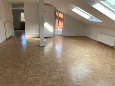 Helle Dachgeschosswohnung mit Dachterrasse in Bonn-Venusberg