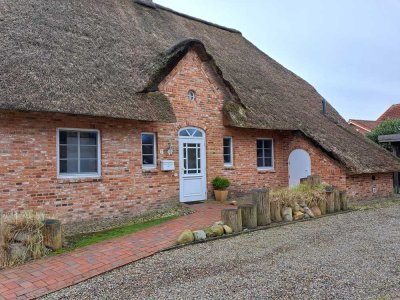 5-Raum-Doppelhaushälfte unter Reet mit gehobener Innenausstattung und EBK in Sankt Peter-Ording