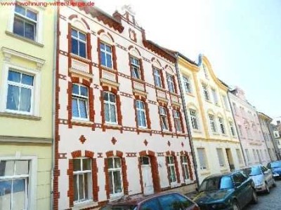 Sehr attraktiv geschnittene 2-Zimmer-Wohnung im DG links