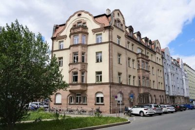 Denkmalschutz in Gostenhof:
Großzügige 3-Zimmer-Altbau-Wohnung mit Küchenterrasse zum Innenhof