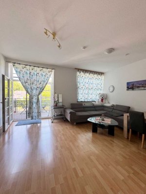 Helle und gepflegte Obergeschoss Wohnung mit Balkon und Aufzug zu vermieten!