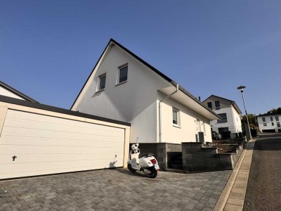 WENIGE JAHRE JUNGES KFW 55 (KLASSE A) - EINFAMILIENHAUS MIT DOPPELGARAGE - NÄHE KURPARK