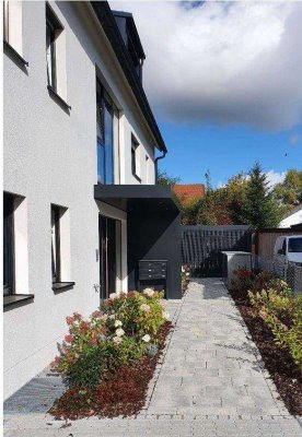 +++Neuwertige 2 ZKB/OG/ca. 57 m² Wfl./Balkon/Duplexstellplatz in München-Allach/Untermenzing+++