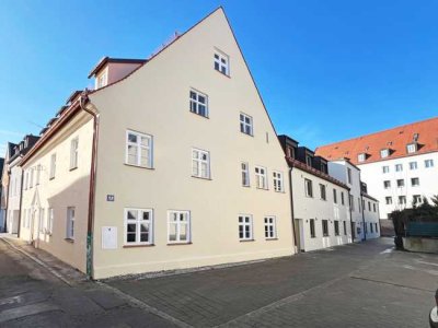 Hochwertig renovierte 2-Zimmer Altbauwohnung mit Einbauküche zum Erstbezug