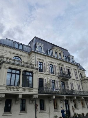 Gepflegte Wohnung in wunderschöner Villa mit drei Zimmern und Einbauküche in Bonn Bad Godesberg